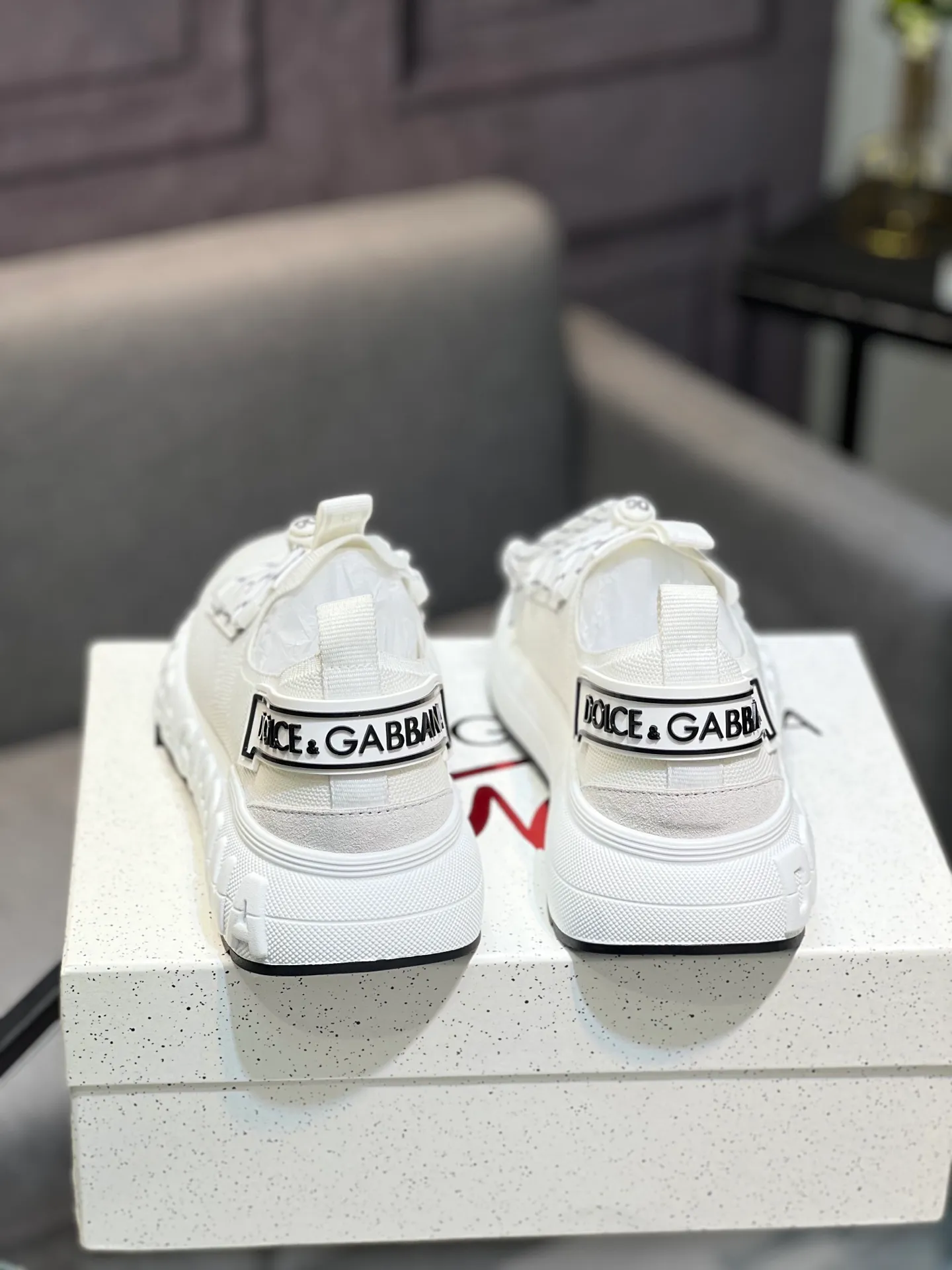 Men's Men's Shoes💰480 Dolce&Gabbana D&G's latest fly woven shoes, casual sneakers, original purchase, development and production. DG's latest popular casual shoes, the tongue has the brand's iconic details, fashionable and versatile, and can add luster to various looks. Create an exquisite design with unique dynamic vitality and modern atmosphere, showing a modern and elegant style. Exquisite packaging at the delivery counter🛍📦 ▪️Fabric: Original customized fly woven fabric, lining: Original customized breathable lining, Size: Men's 38-44 (45 46 customized)